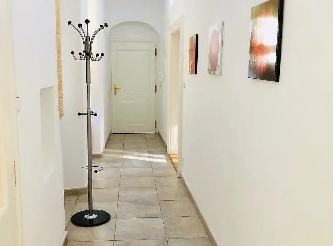 Royal Road Ii Apartment *
